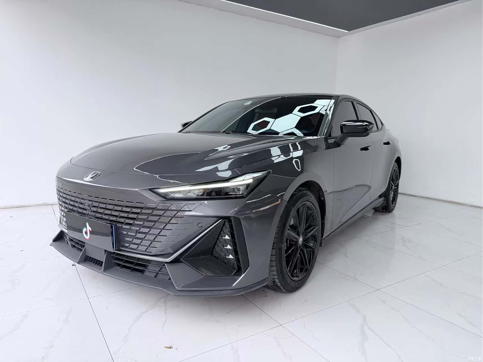Changan UNI-V, 2023 1