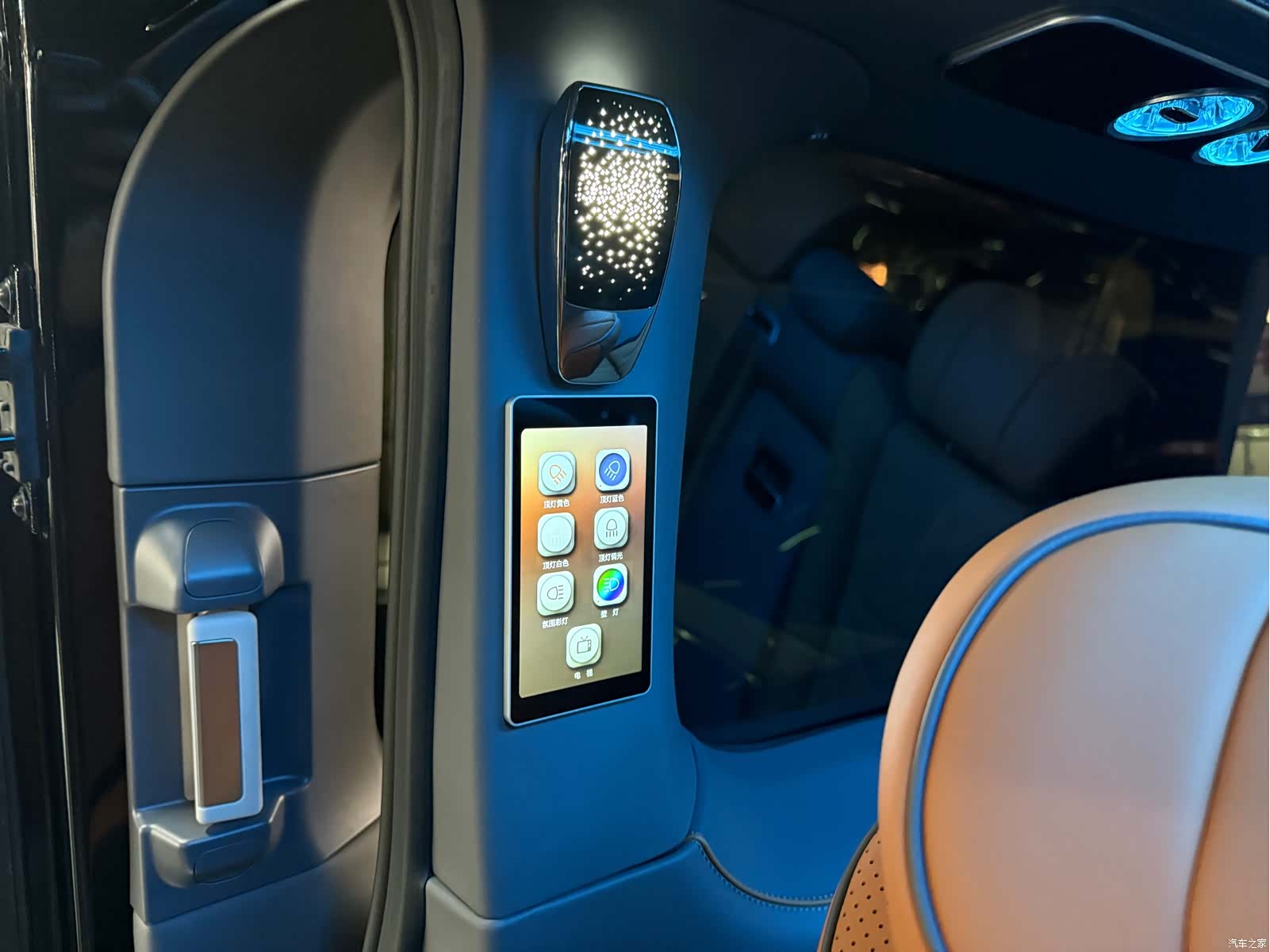 Ford Tourneo, 2025 12