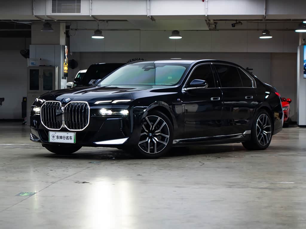 BMW i7