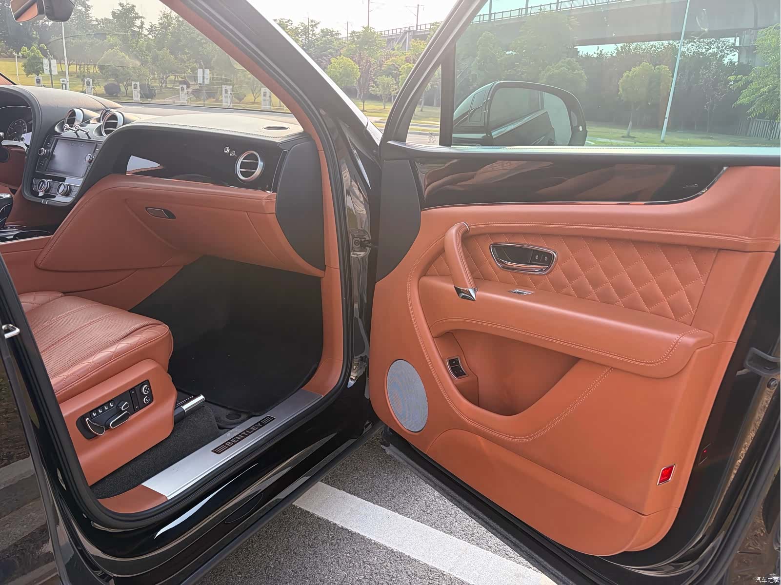 Bentley Bentayga, 2018 15