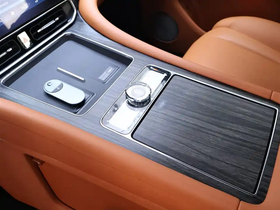 AITO Ask the world M9