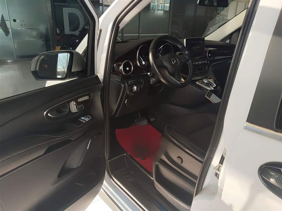 Mercedes-Benz V-class