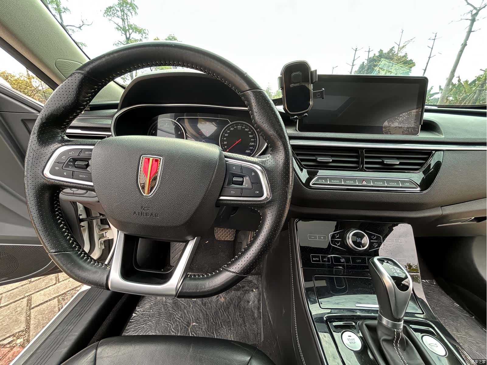 Hongqi H5, 2020 10