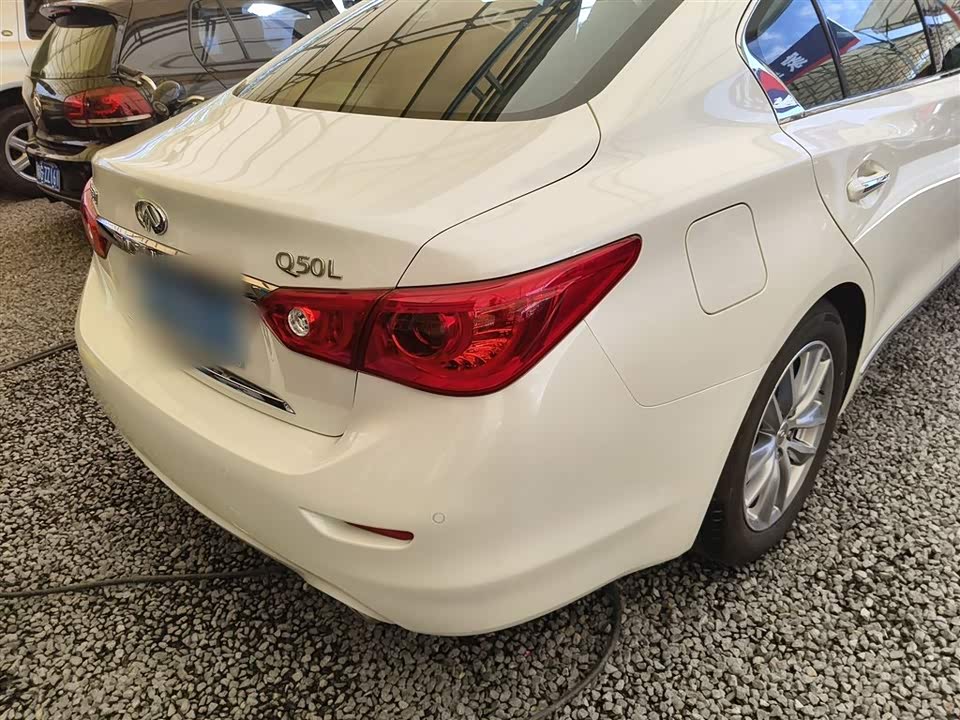 Infiniti Q50L