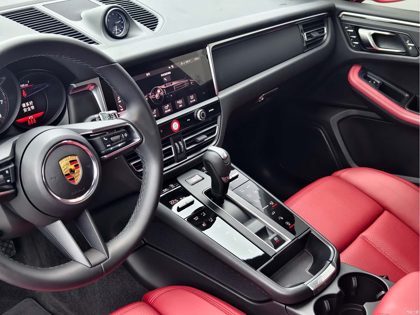 Porsche Macan, 2024 8
