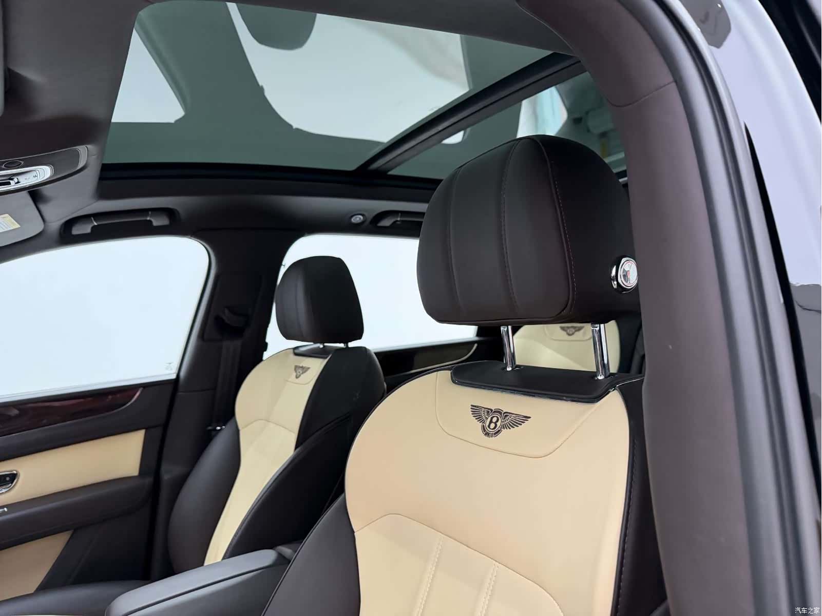 Bentley Bentayga, 2019 16