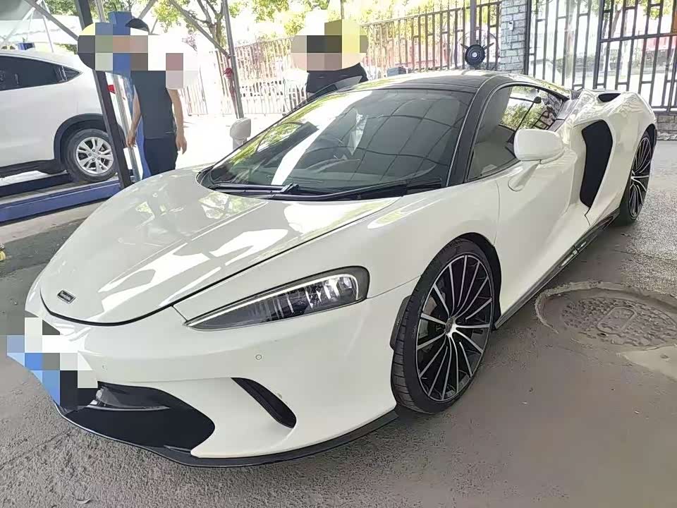 McLaren GT