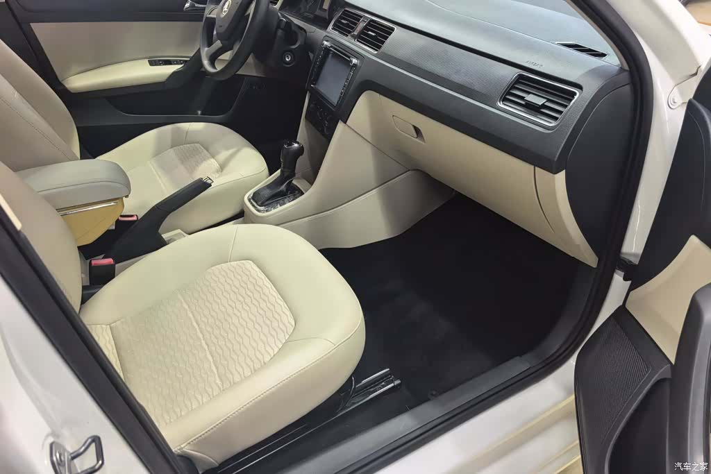 Skoda Rapid, 2014 8
