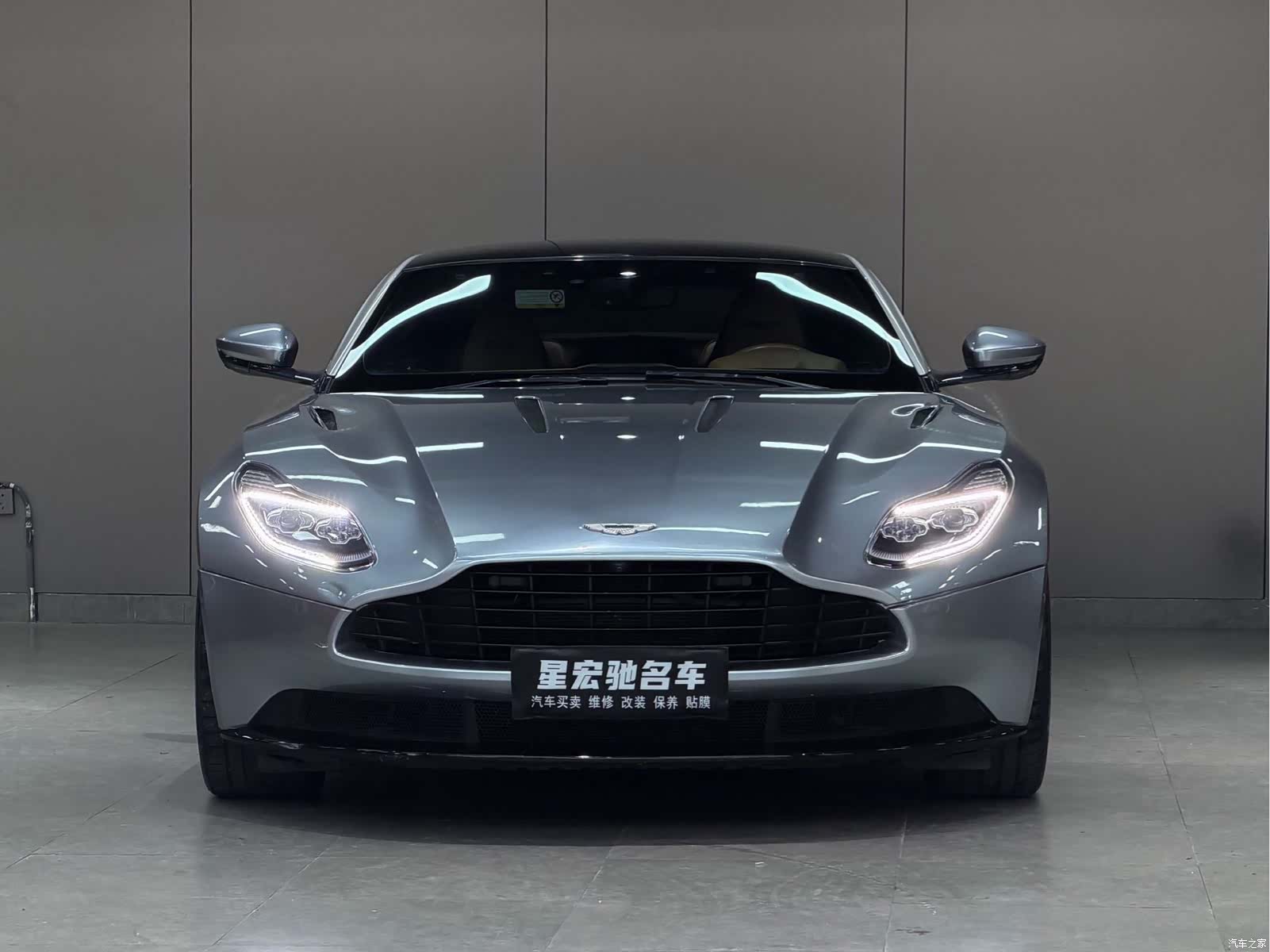 Aston Martin DB11, 2017 все фото