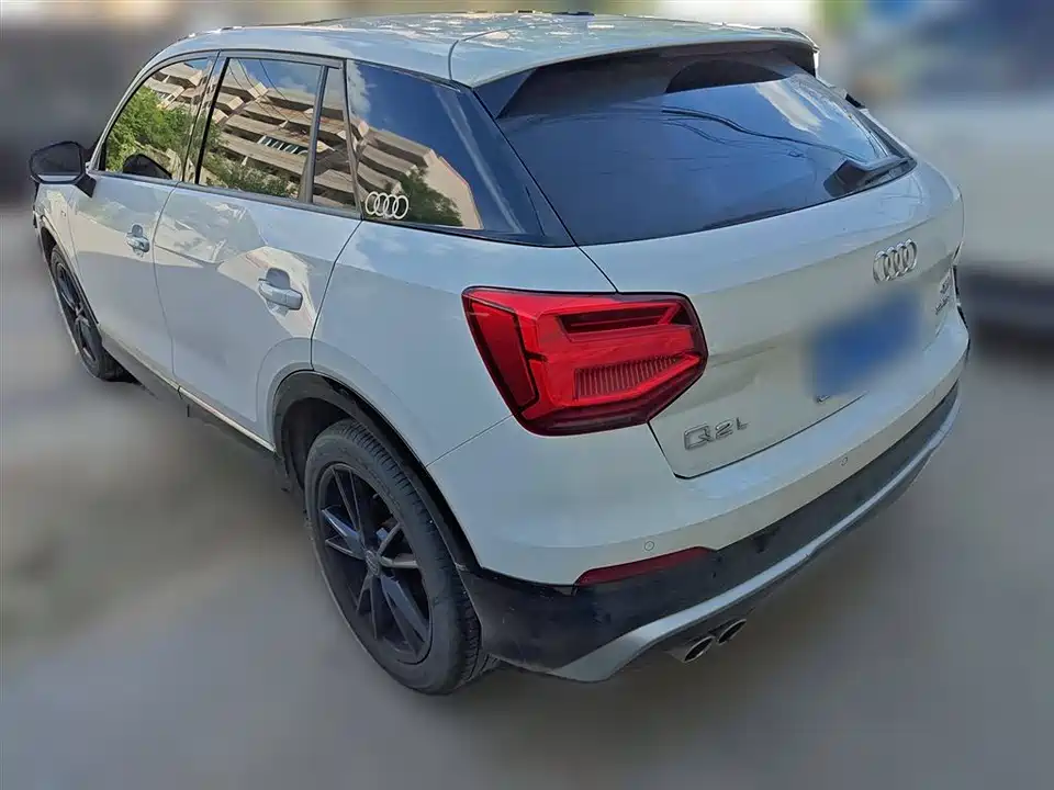Audi Q2L