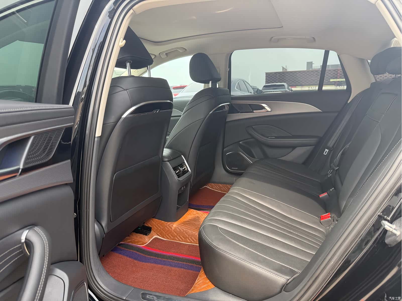 Hongqi H5, 2022 11