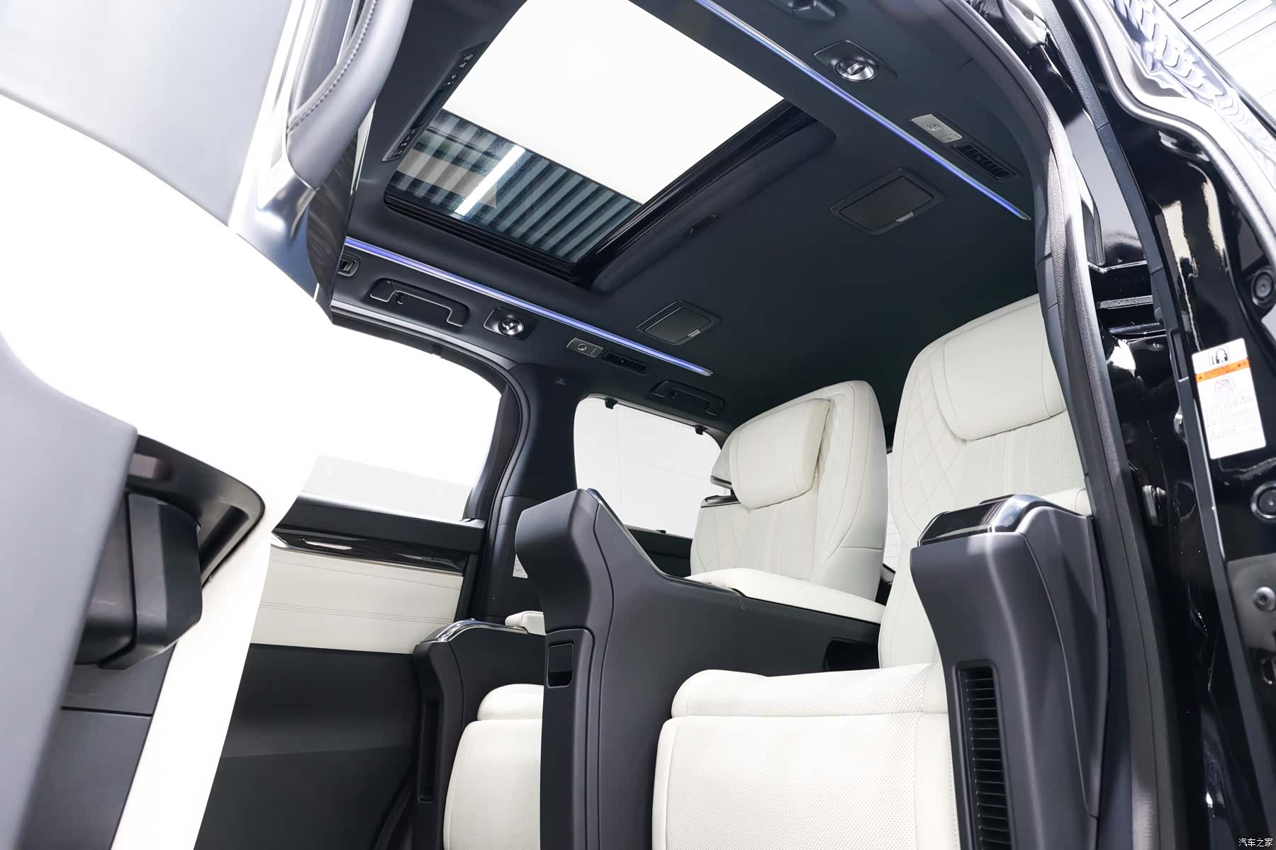 Lexus LM, 2022 13