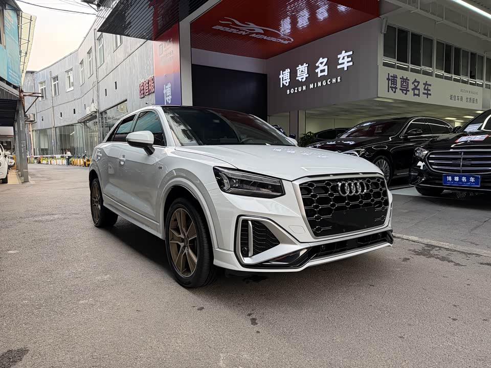 Audi Q2L