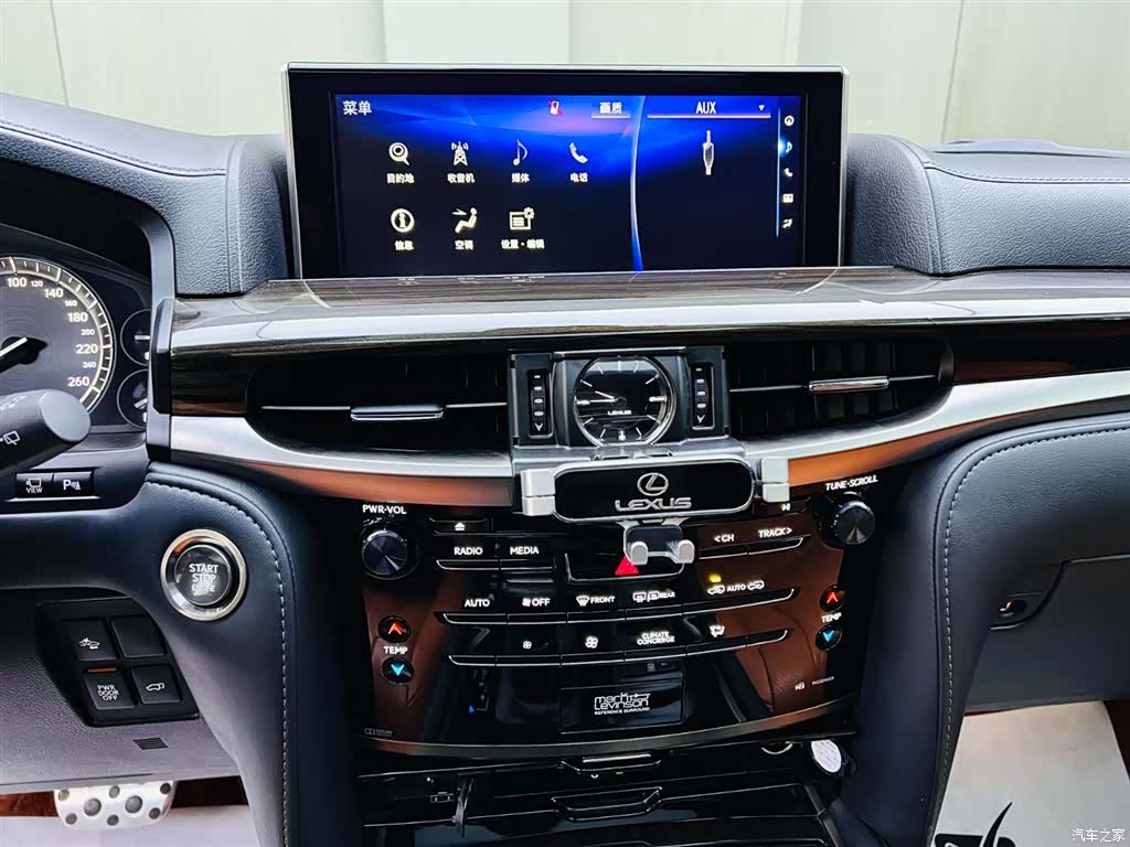 Lexus LX, 2019 14