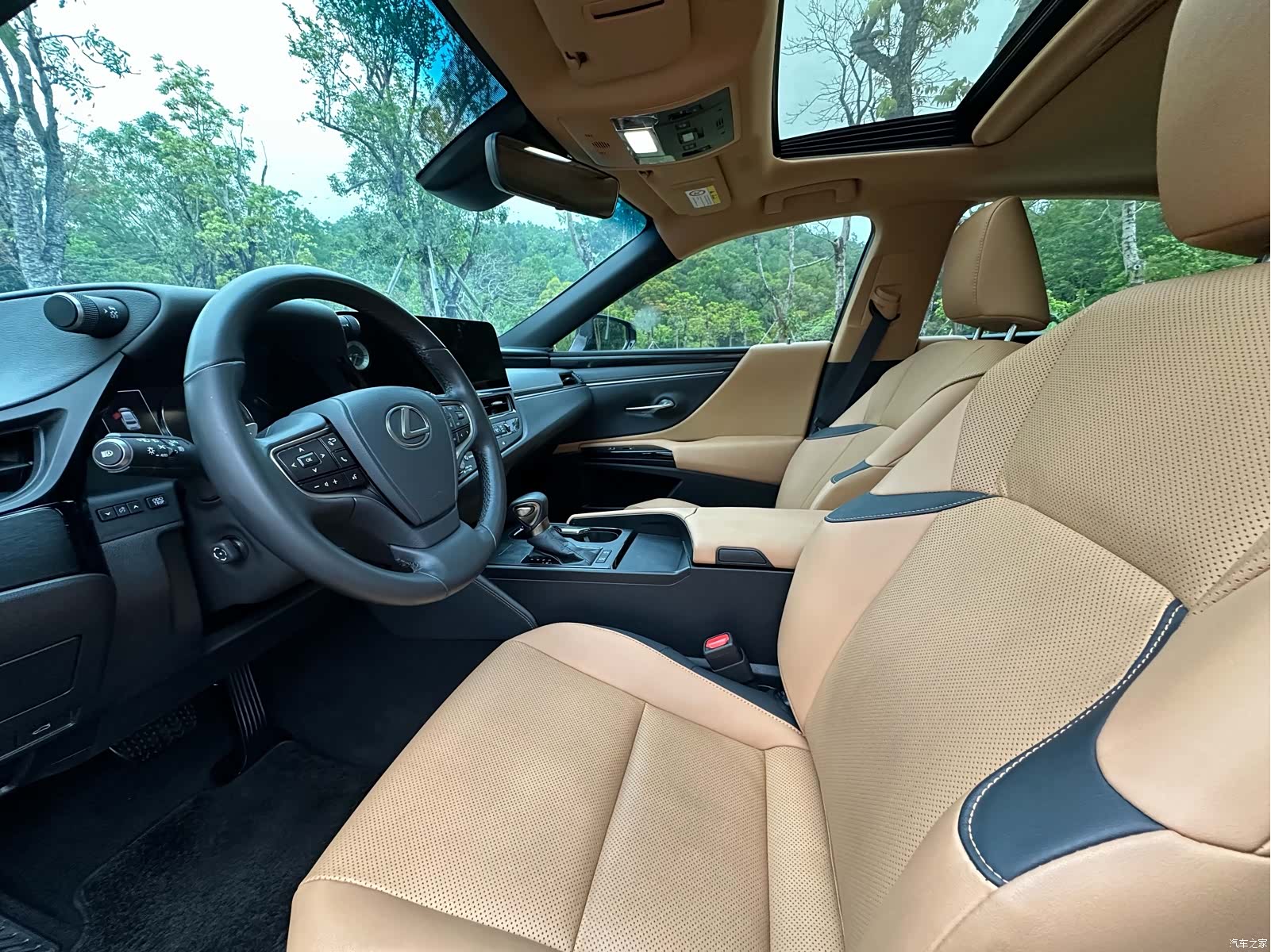 Lexus ES, 2024 4