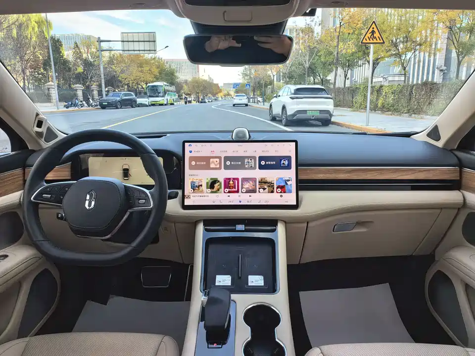 AITO Ask the world M5