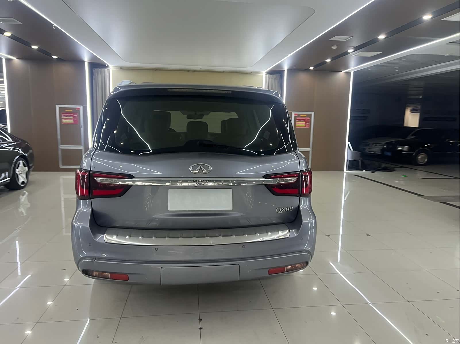 Infiniti QX80, 2020 9