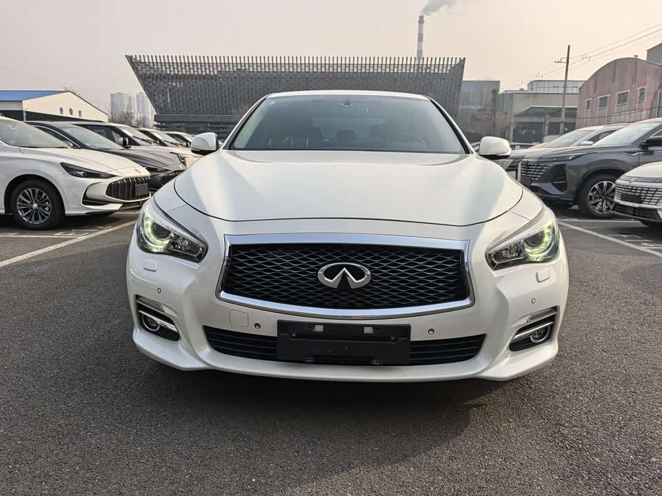 Infiniti Q50L