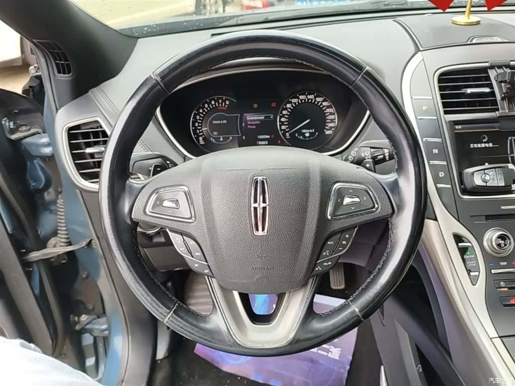 Lincoln MKX, 2017 11