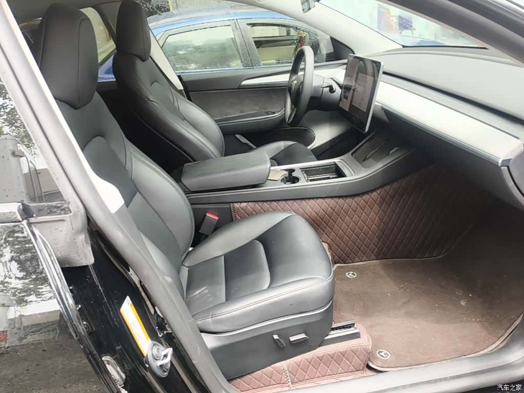 Tesla Model Y, 2024 4