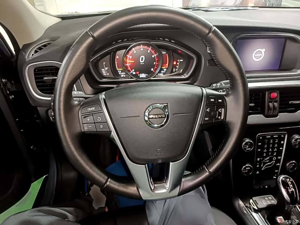 Volvo V40, 2019 11