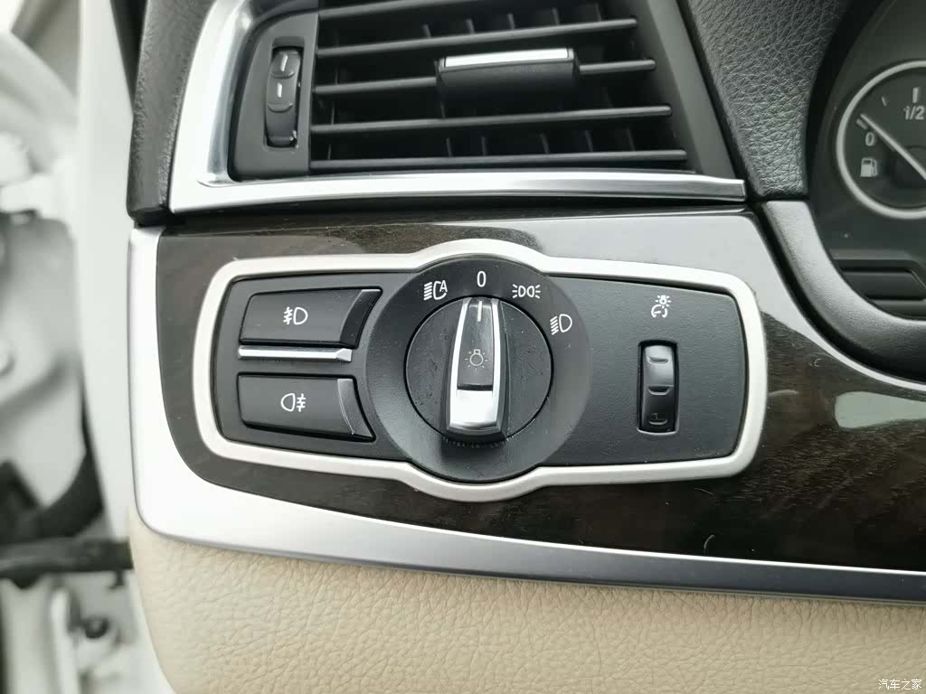 BMW 5 Series, 2011 21