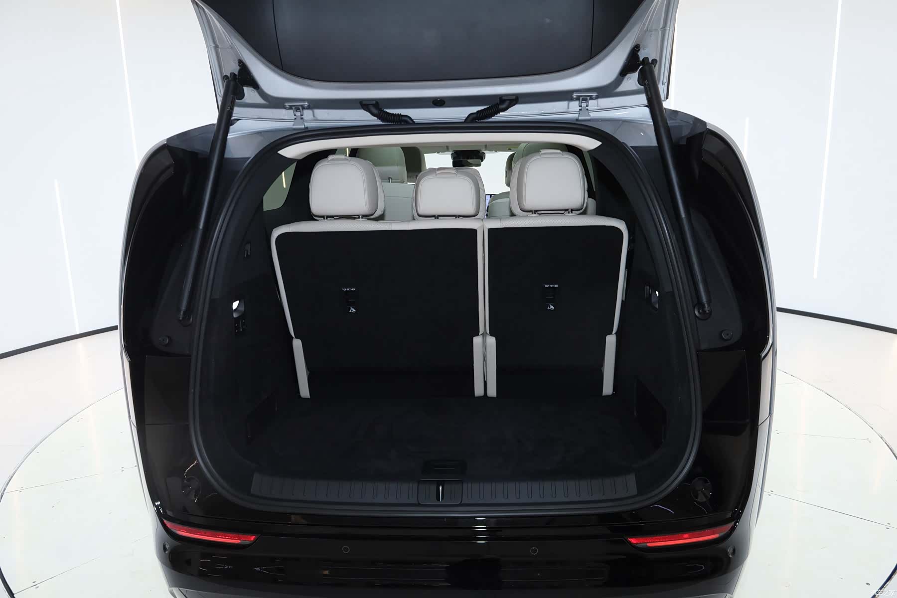 Li Auto MEGA, 2025 12