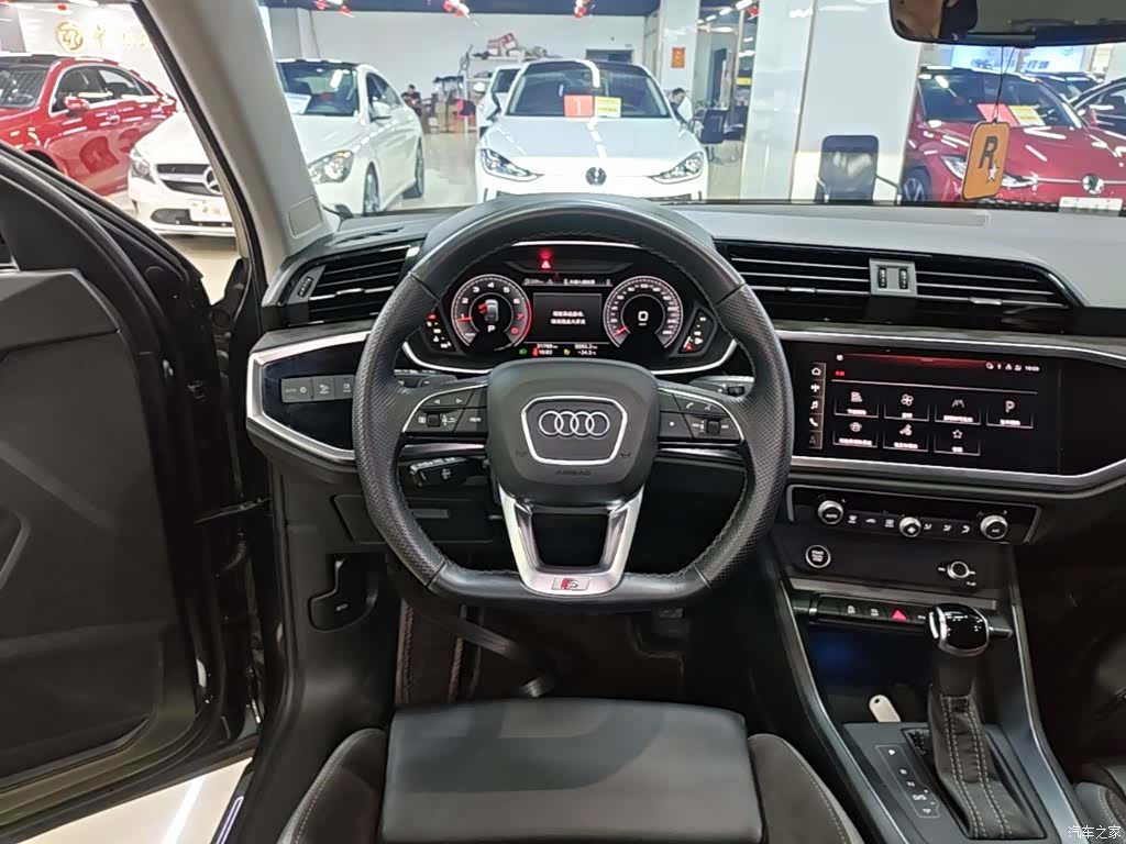 Audi Q3, 2022 11
