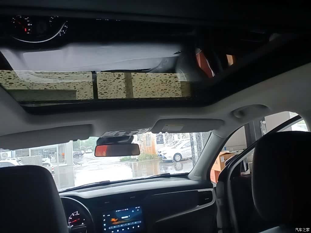 Roewe RX3, 2023 18