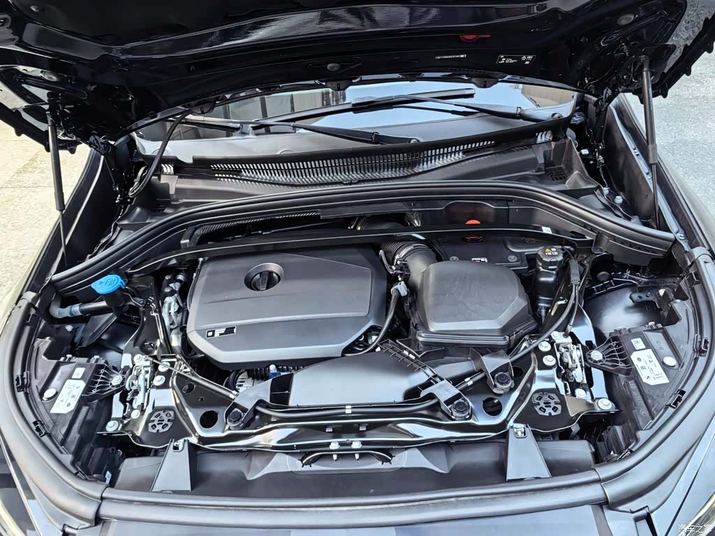 BMW X1, 2023 все фото