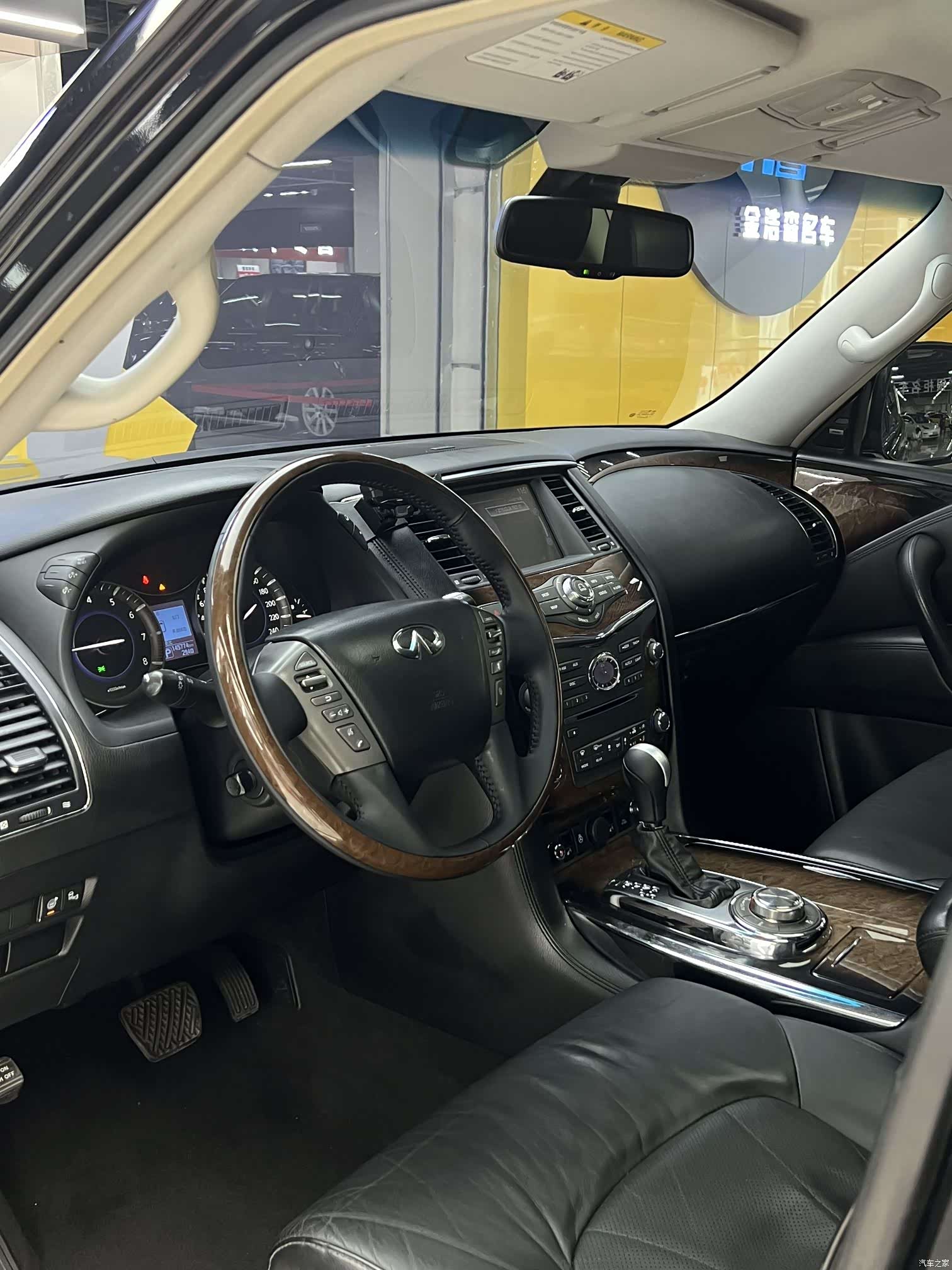 Infiniti QX56, 2014 8