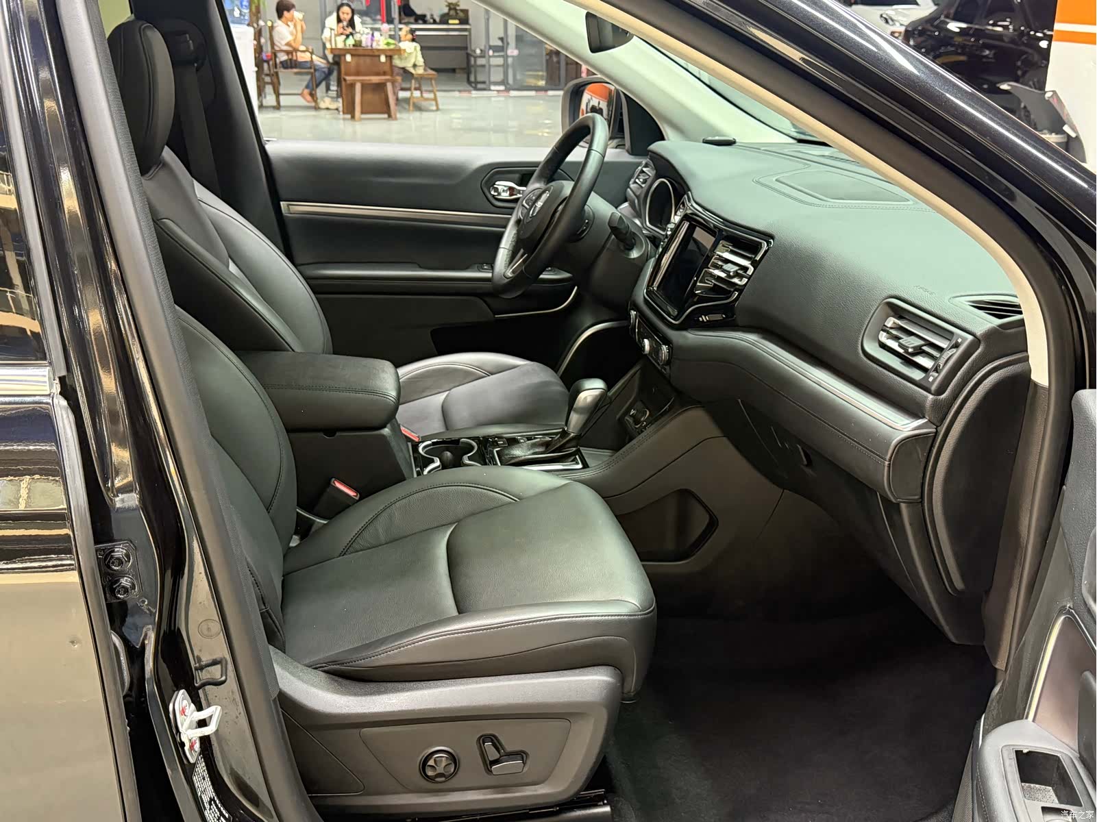 Jeep Grand Commander, 2021 9