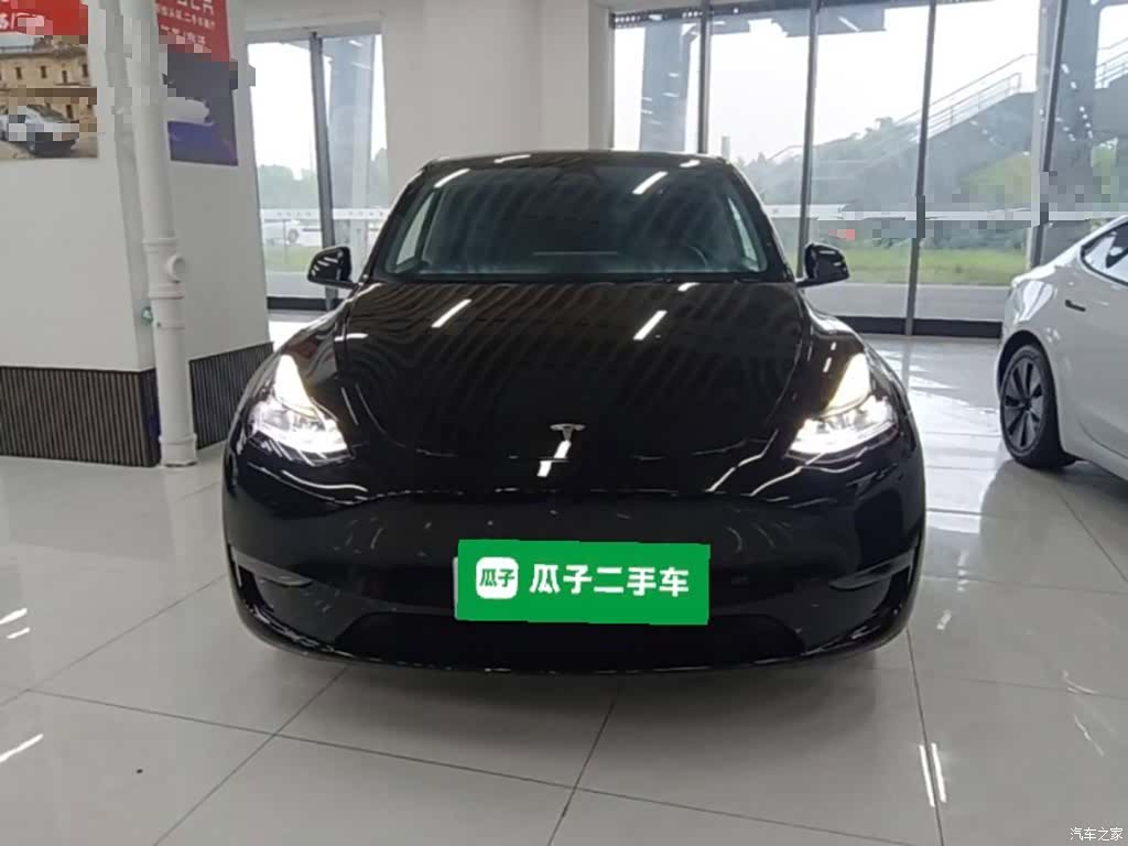 Tesla Model Y, 2023 3