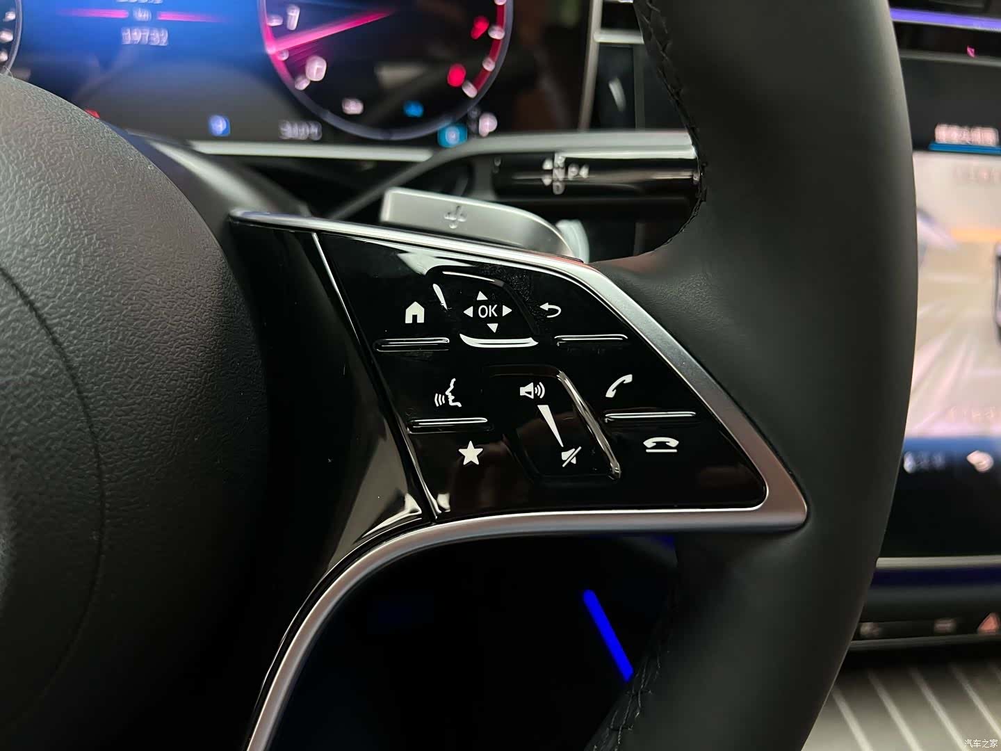 Mercedes-Benz E-Class, 2025 23