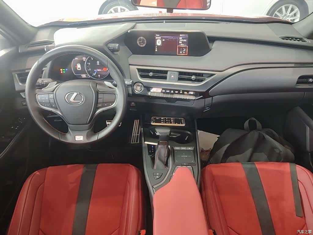 Lexus UX, 2020 10