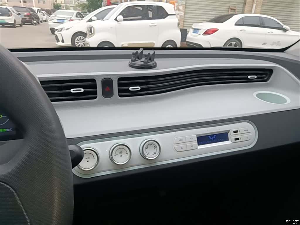 Wuling MINIEV, 2022 13