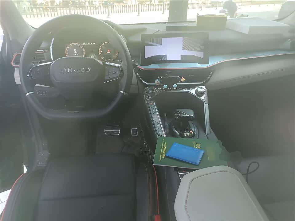 Lynk & Co 06