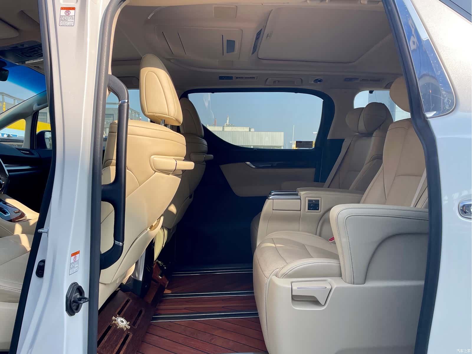 Toyota Alphard, 2020 8