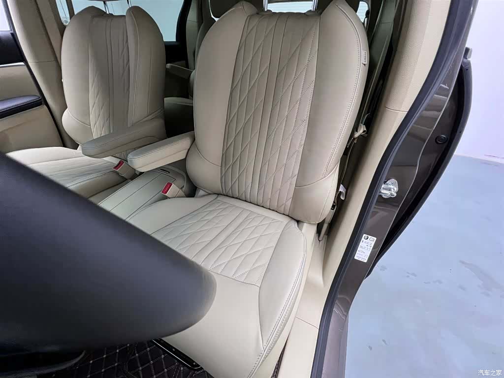 Buick GL8, 2024 4