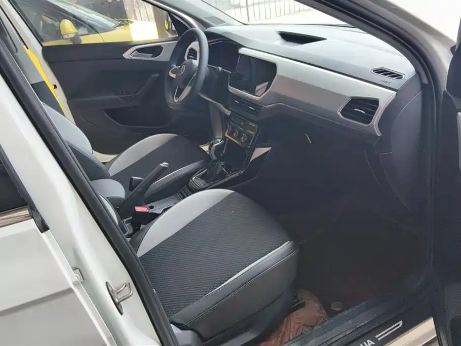 Volkswagen Exploring the shadow