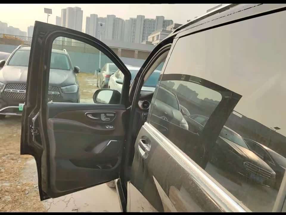 Mercedes-Benz V-class