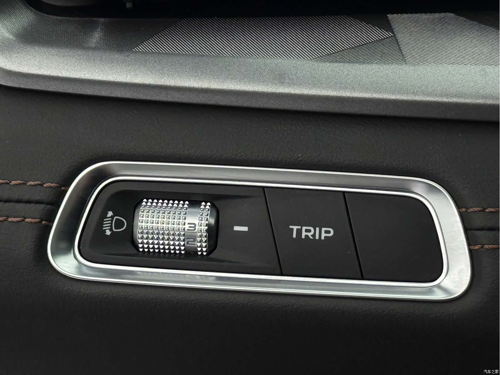 Geely X6, 2022 22