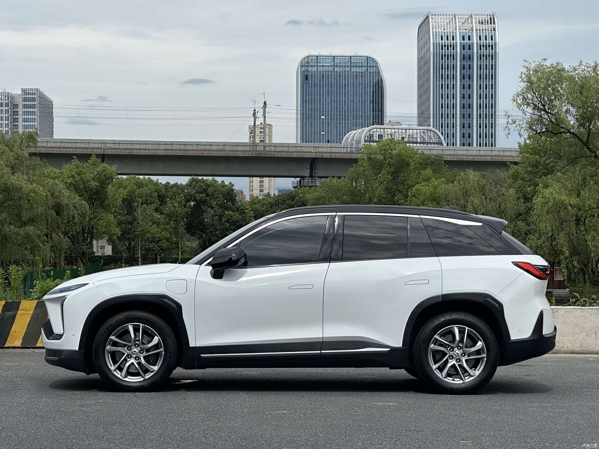 NIO ES6, 2023 4