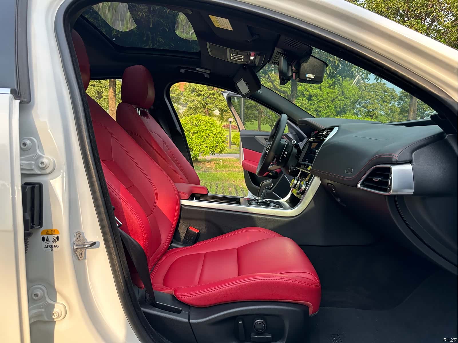 Land Rover XEL, 2022 10