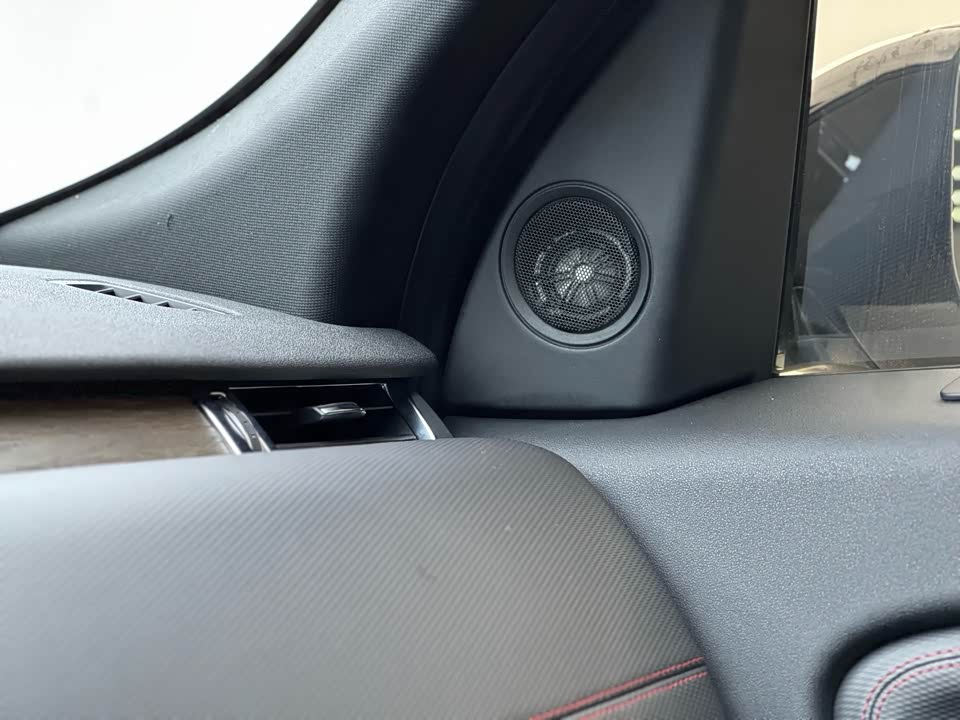 Land Rover Discover sources for sports