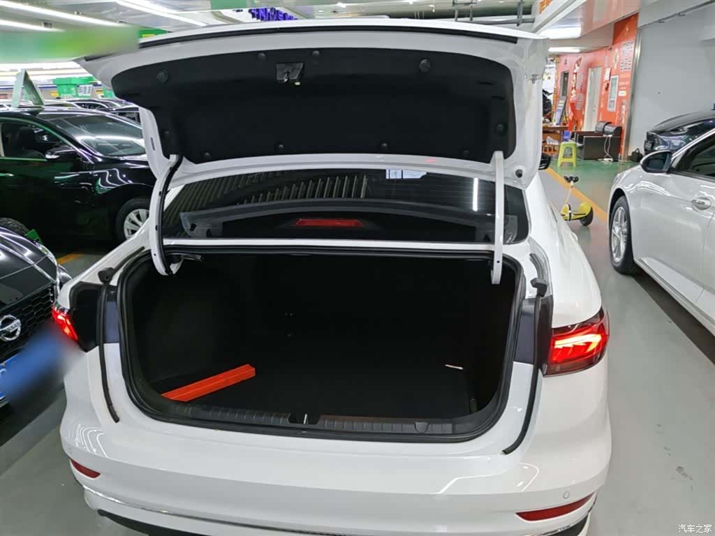 Geely Emgrand, 2023 19