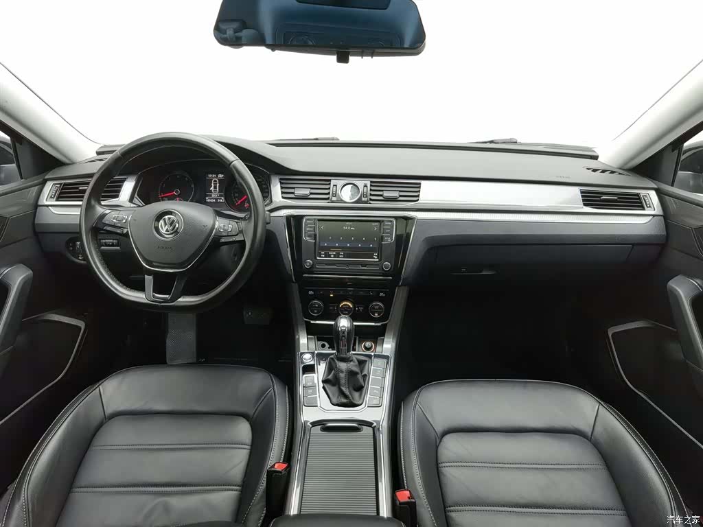 Volkswagen Passat, 2019 все фото
