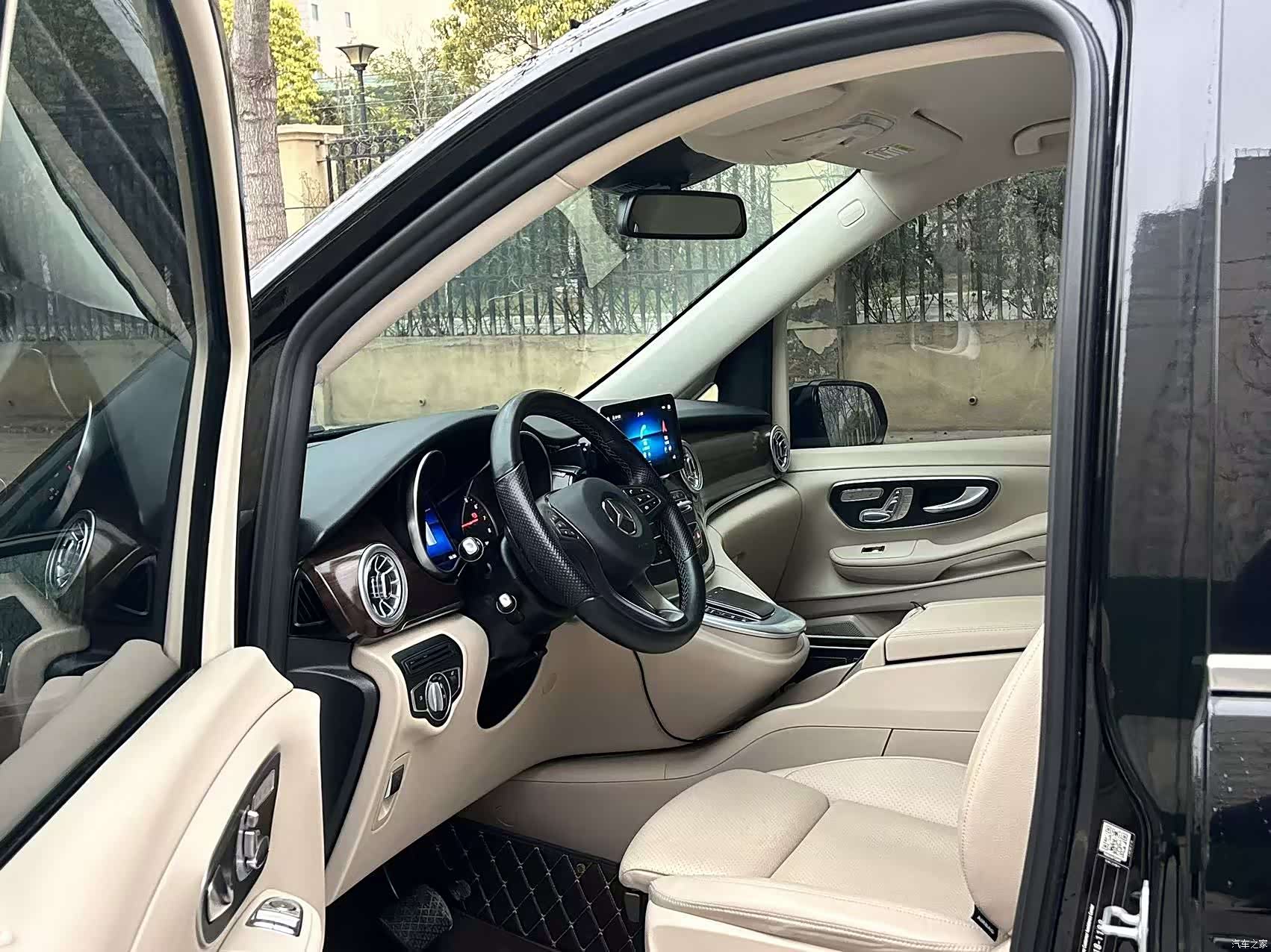 Mercedes-Benz V-Class, 2023 8