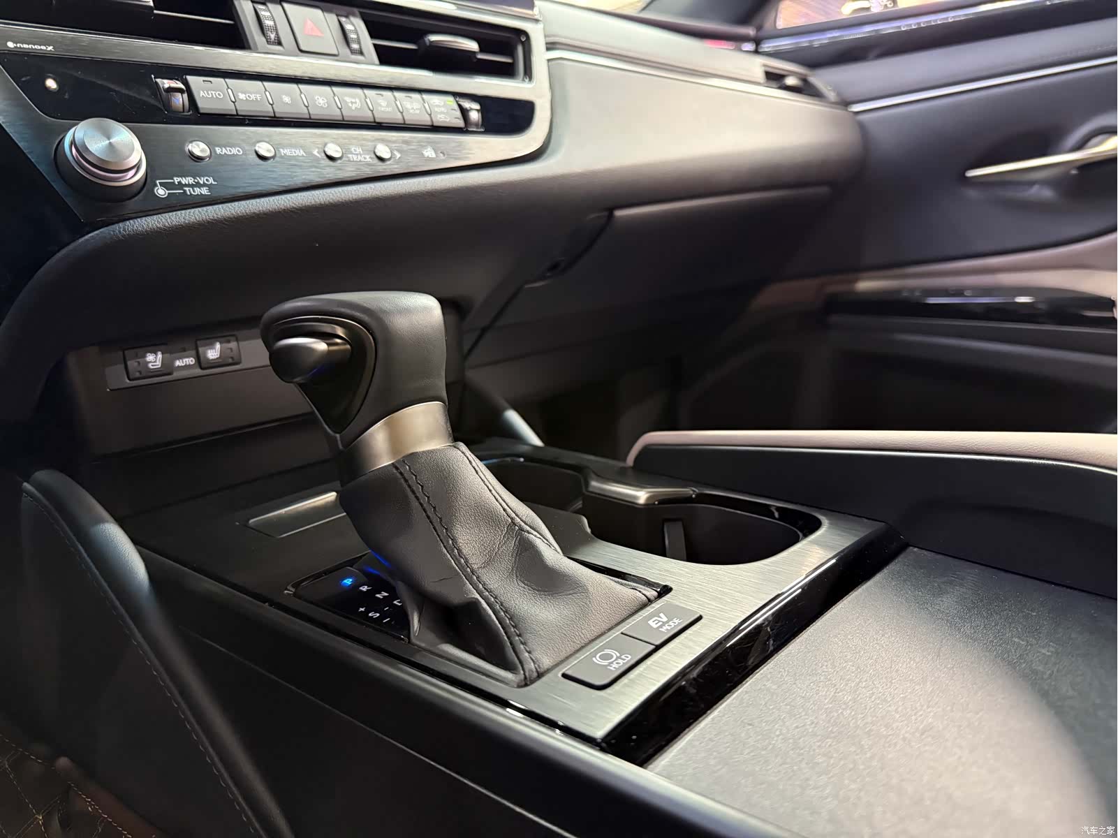 Lexus ES, 2023 13
