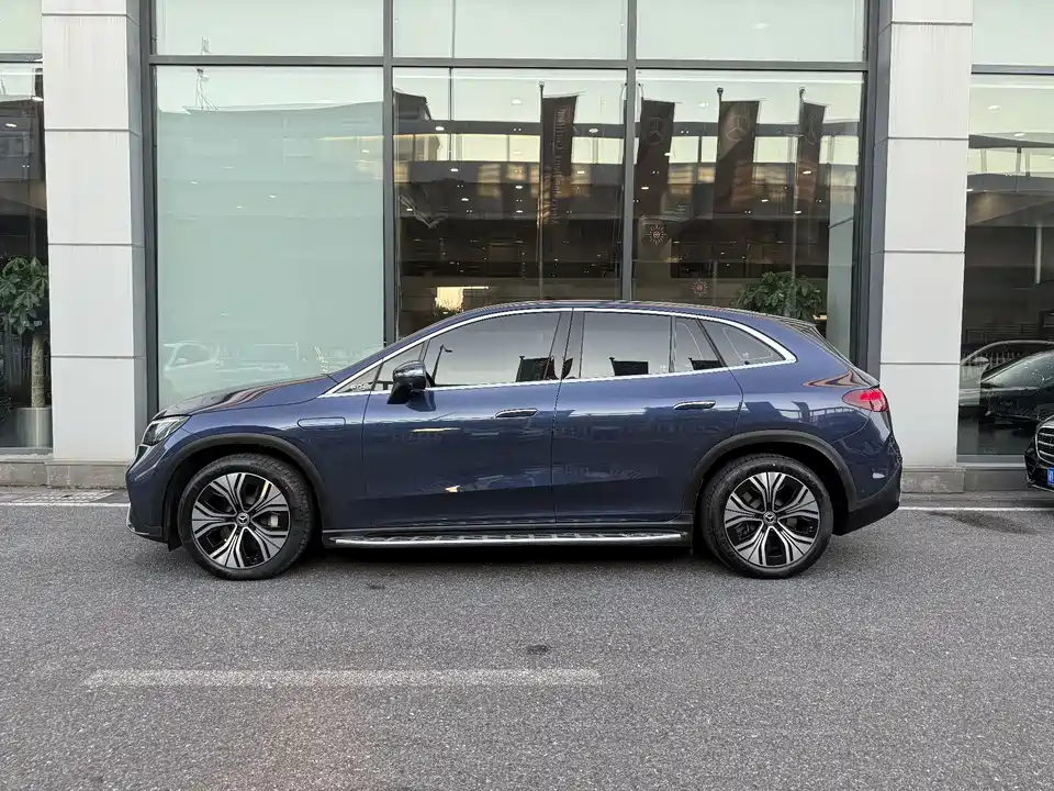 Mercedes-Benz EQE SUV